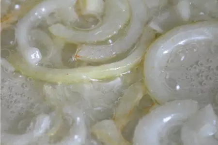 Кальмары,тушенные с перцем и кунжутом: шаг 6