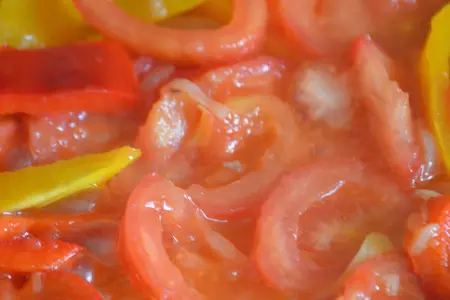 Кальмары,тушенные с перцем и кунжутом: шаг 7