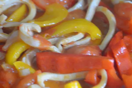 Кальмары,тушенные с перцем и кунжутом: шаг 8