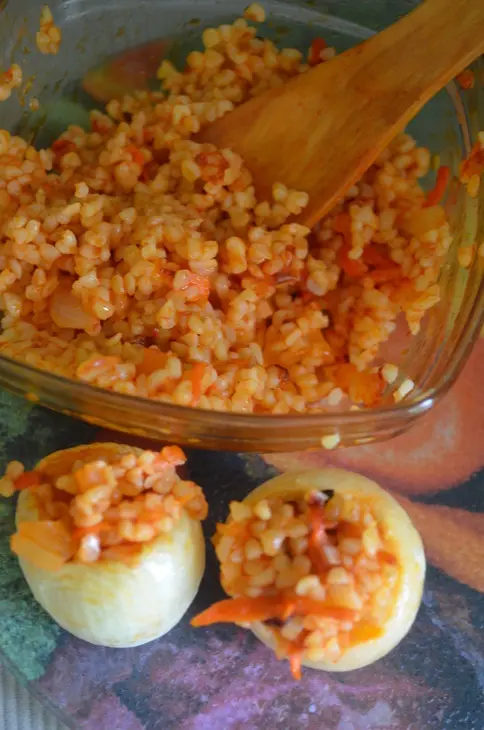 Луковые чашечки с пшеничной крупой: шаг 6