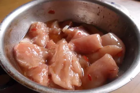 Куриные шашлычки на шпажках: шаг 3