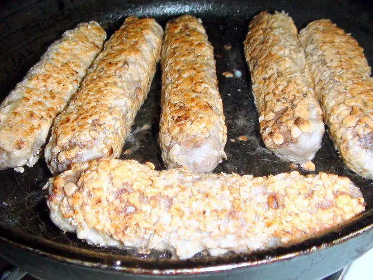 Мясные «пальчики» в панировке из овсяных хлопьев.: шаг 5