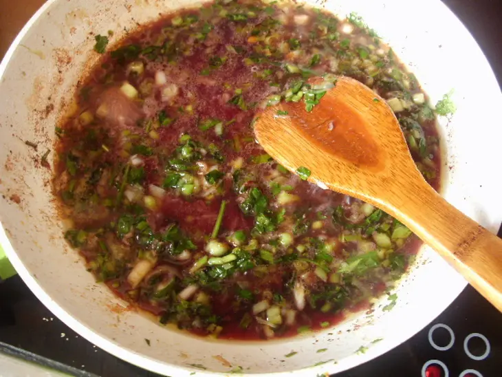 Свиные кармашки с пикантной начинкой под вкусным соусом.: шаг 6