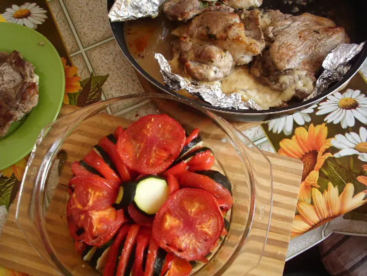 Свиные кармашки с пикантной начинкой под вкусным соусом.: шаг 9