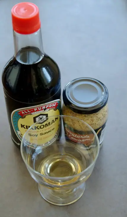 Салат из морепродуктов с черри и пармезаном: шаг 1