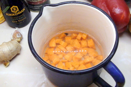 Морковный соус с чесноком и имбирём.: шаг 2