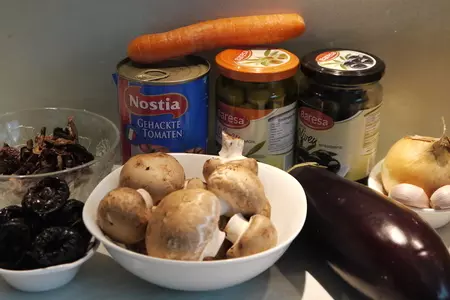 Солянка грибная с баклажанами: шаг 1