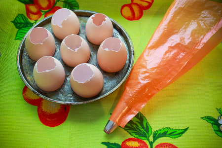 Пасхальные апельсиновые кексы в  яичных скорлупках.: шаг 3