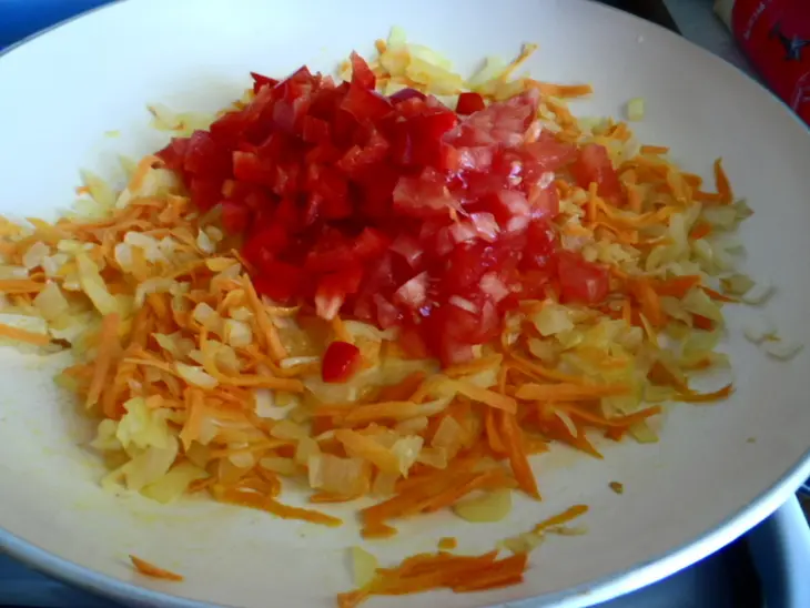 Лёгкий рыбный суп с овощами.: шаг 3
