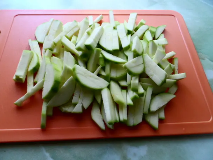 Лёгкий рыбный суп с овощами.: шаг 4