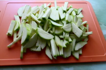 Лёгкий рыбный суп с овощами.: шаг 4