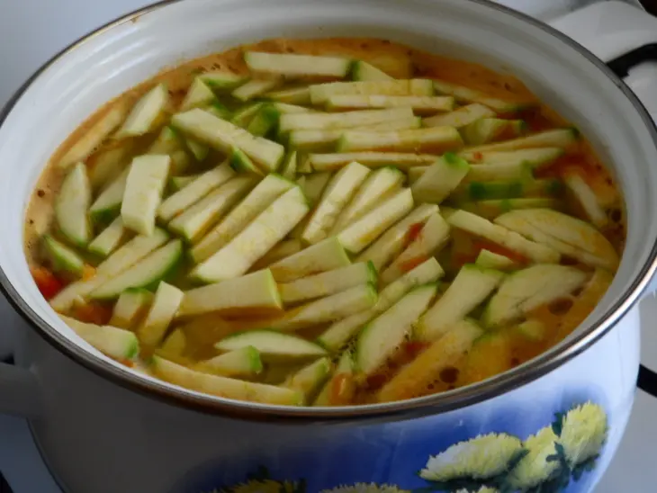 Лёгкий рыбный суп с овощами.: шаг 7