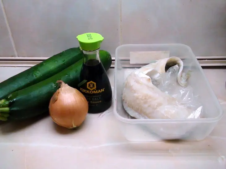 Рулетики из цукини с рыбой.: шаг 1