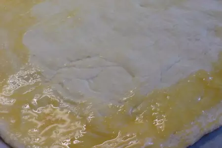 Открытый пирог-пицца с зелёной спаржей и сырами // салат из зелёной спаржи, помидорок черри и брынзы: шаг 5