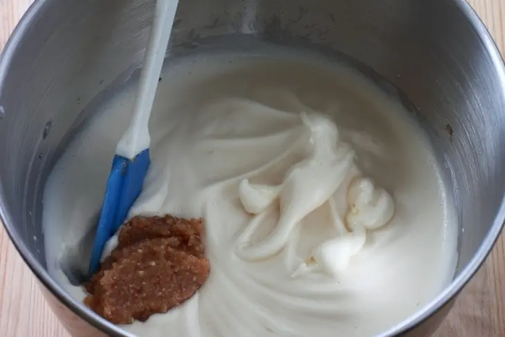 Торт из ореховой меренги с шоколадно-ягодным ганашем: шаг 9