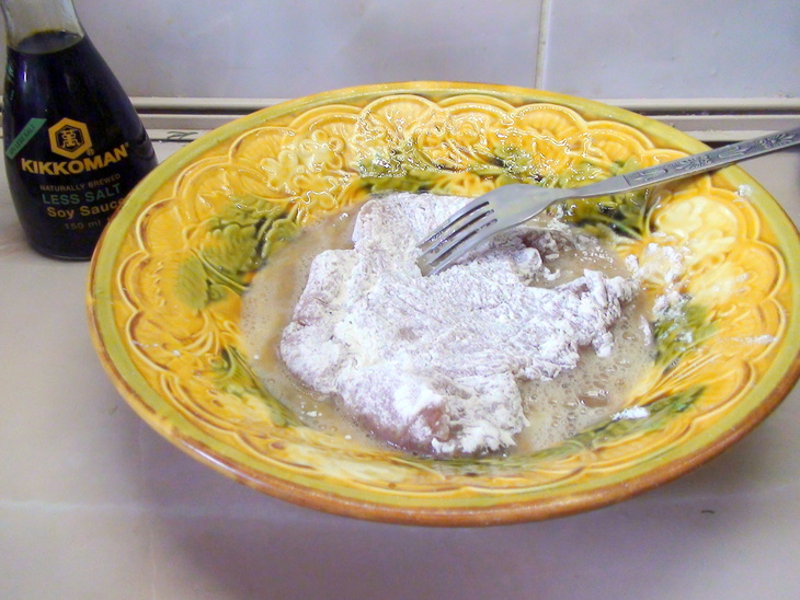 Шницель из индейки в ореховой панировке, с капустным салатом.: шаг 4