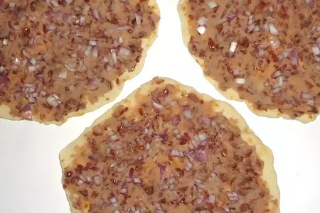 Роллы с фасолью,овощами,зеленью и сыром: шаг 4