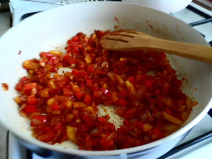 Рис с куриными сердечками и овощами.: шаг 4