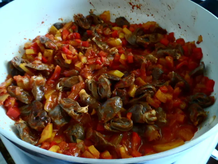 Рис с куриными сердечками и овощами.: шаг 5