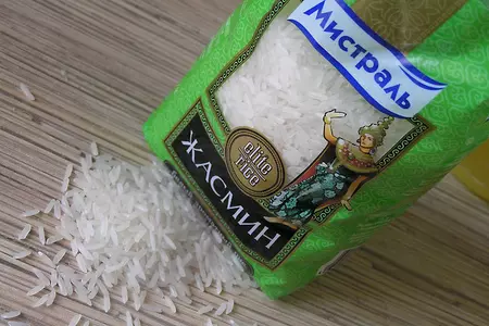 Рисовый пудинг в кокосовых сливках с грушей, апельсиновым соусом и кедровыми орешками. (тест-драйв): шаг 4