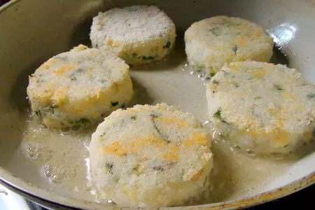 Биточки из риса с отварной курицей и сыром: шаг 4