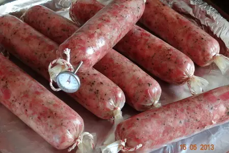 Колбаса домашняя пикантная полу-рубленная духовая: шаг 7
