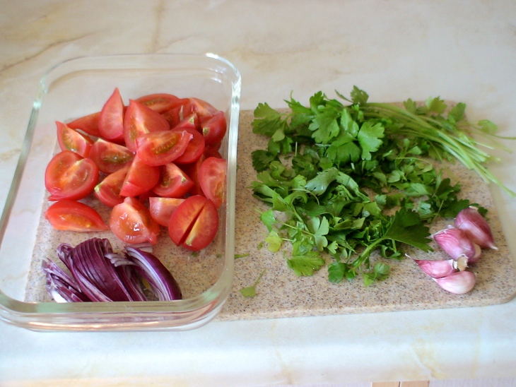 Салат из помидоров с багетом: шаг 2