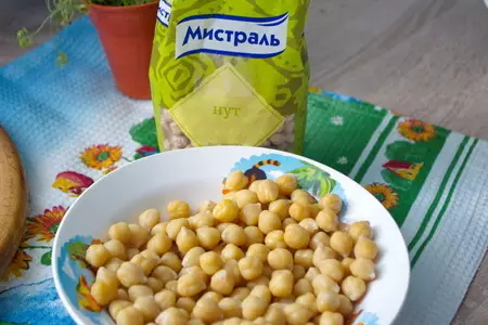 Салат с пастой и нутом: шаг 1