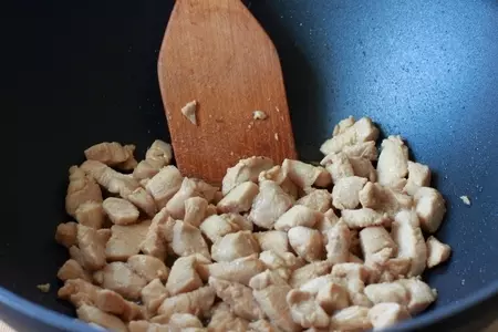 Рисовый салат с курицей, ананасами, карри и имбирем: шаг 5