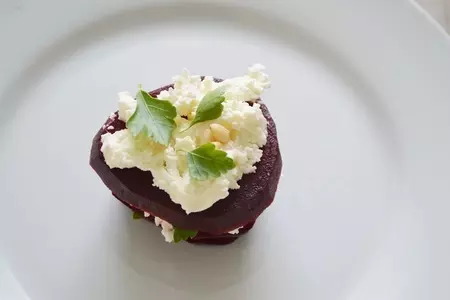 Маринованная свекла со сливочным сыром и кедровыми орешками.: шаг 3