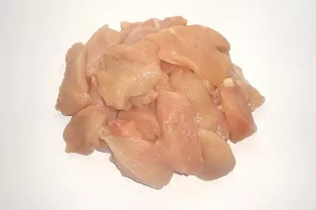 Пикантная курочка с грецкими орехами: шаг 1