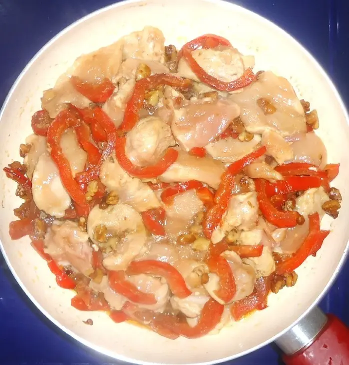 Пикантная курочка с грецкими орехами: шаг 8