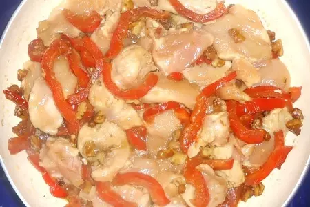 Пикантная курочка с грецкими орехами: шаг 8