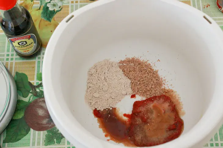 Салат "золотая рыбка" с кальмаром и томатными хлебцами: шаг 1