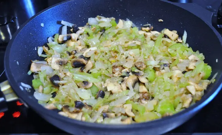 Паштет из желтой чечевицы с куриной печенью и грибами.: шаг 6