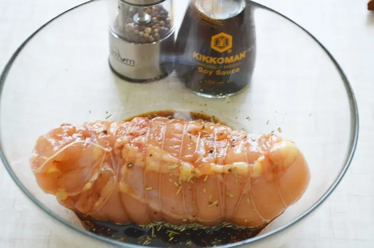 Рулет из куриного филе с шалфеем и сыром.: шаг 4
