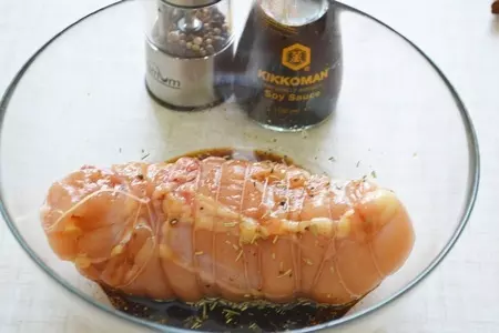 Рулет из куриного филе с шалфеем и сыром.: шаг 4