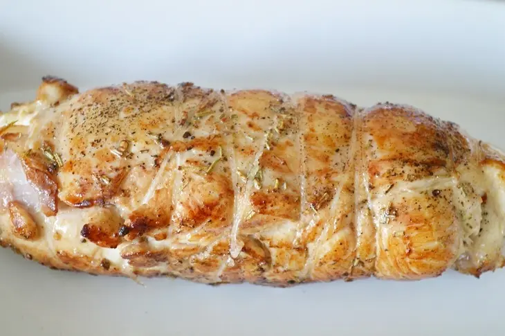 Рулет из куриного филе с шалфеем и сыром.: шаг 6