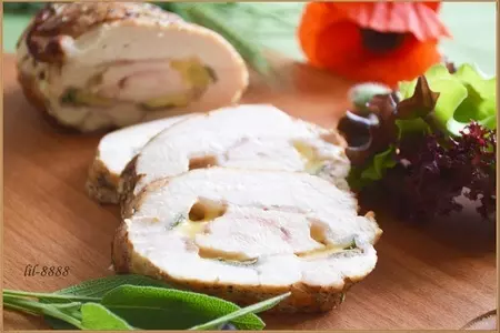 Рулет из куриного филе с шалфеем и сыром.: шаг 7