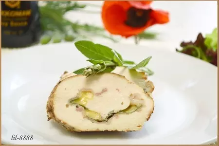Рулет из куриного филе с шалфеем и сыром.: шаг 8