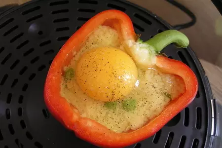 Яичница в перце с кускусом и зеленым горошком. (обретение легкости: тест-драйв): шаг 4