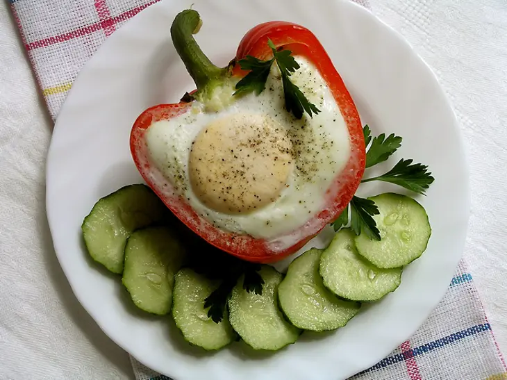 Яичница в перце с кускусом и зеленым горошком. (обретение легкости: тест-драйв): шаг 6