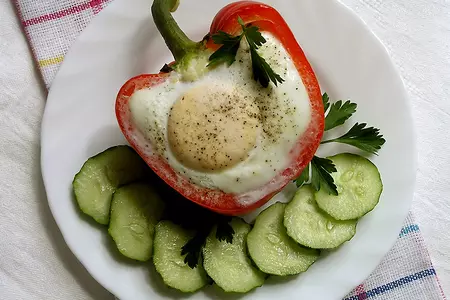 Яичница в перце с кускусом и зеленым горошком. (обретение легкости: тест-драйв): шаг 6