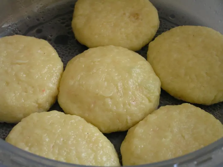 Сырники на пару с кускусом и клубничным соусом. (обретение легкости: тест-драйв): шаг 8