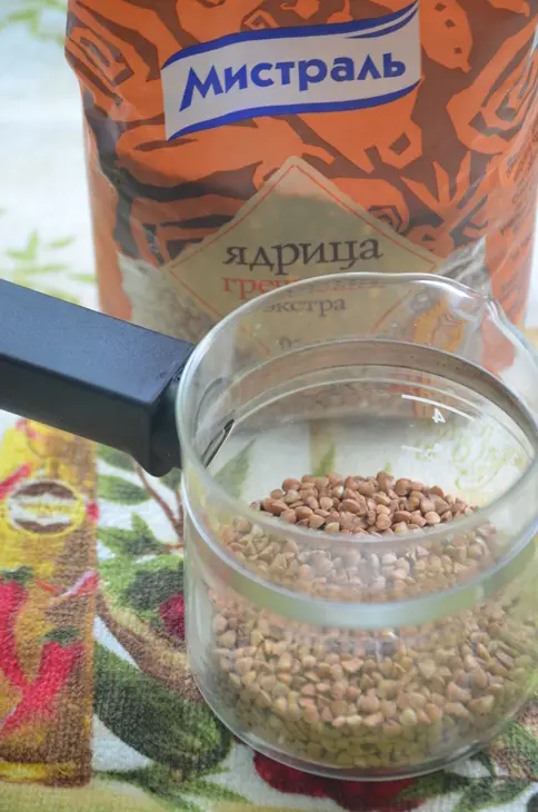 Суп с гречневой крупой и печеночными клецками: шаг 1