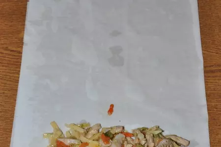 Трубочки фило с мясной начинкой: шаг 2