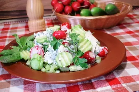 Летний салат из редиски с брынзой и лимонной цедрой: шаг 3