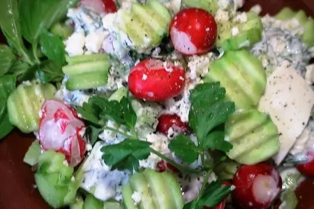 Летний салат из редиски с брынзой и лимонной цедрой: шаг 8