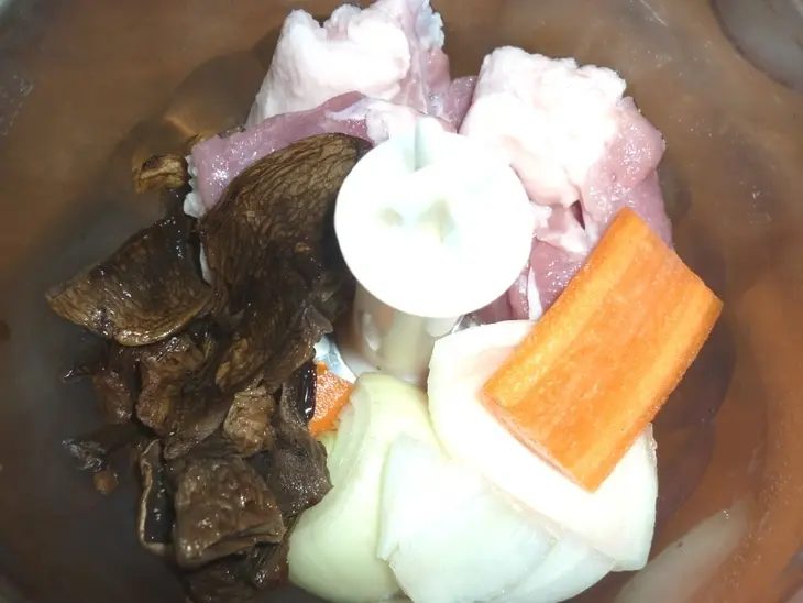 Котлеты с грибочками "киккиточки": шаг 1