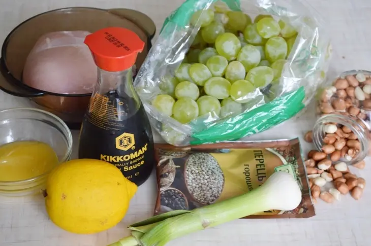 Теплый салат из курицы и карамелизированного винограда для именинницы наташеньки (mama tasi): шаг 1